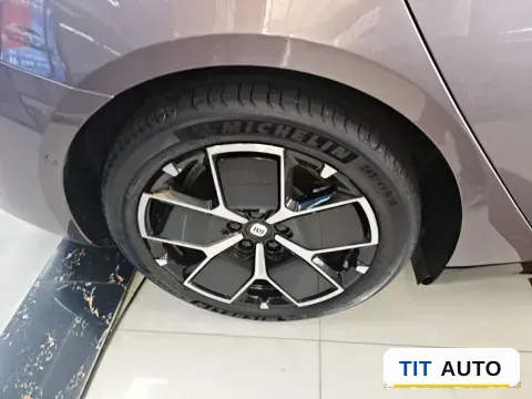 2024 MI SU7 9