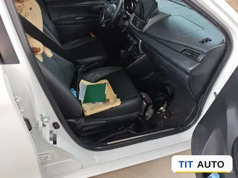 2022 Toyota Yaris L 22