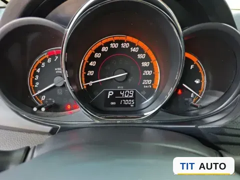 2022 Toyota Yaris L 6