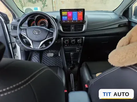 2022 Toyota Yaris L 7