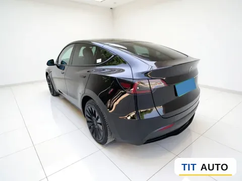 2022 Tesla Model Y 4