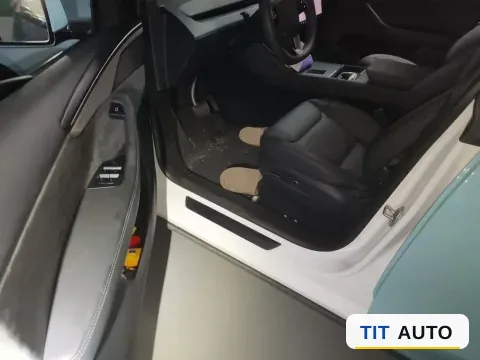 2026 Tesla Model Y 12