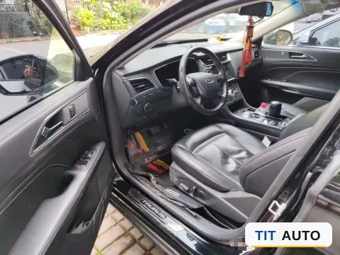 2018 Ford Taurus 17