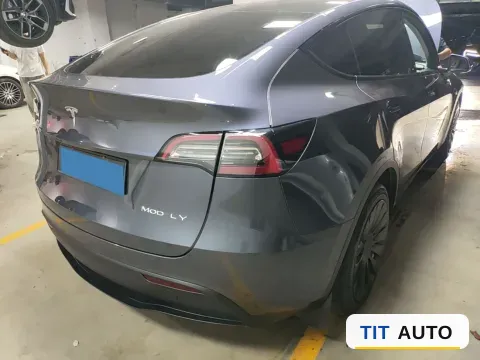 2021 Tesla Model Y 4