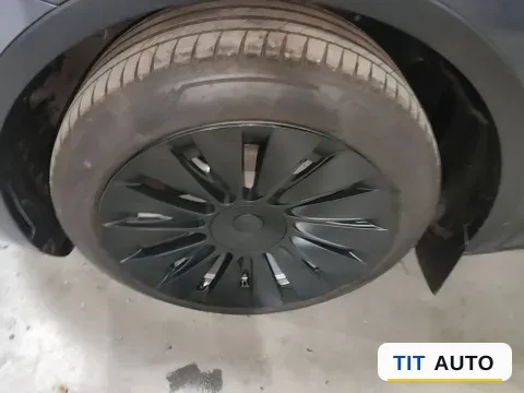 2021 Tesla Model Y 8