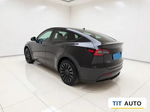 2022 Tesla Model Y 4