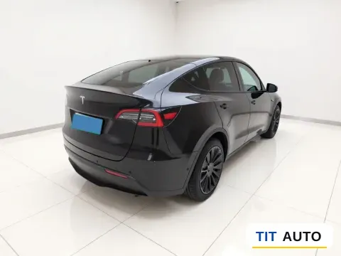 2022 Tesla Model Y 6