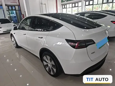 2022 Tesla Model Y 4