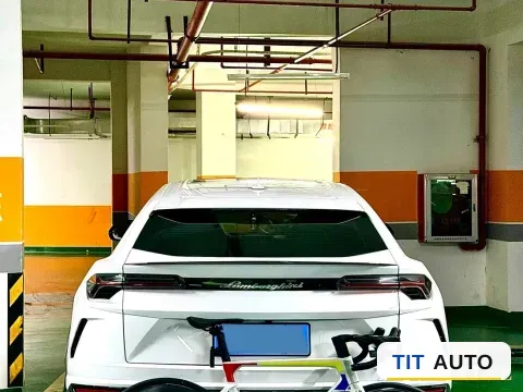 2021 Lamborghini Urus 2
