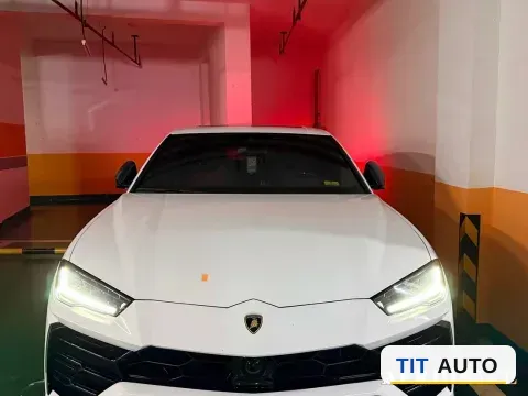 2021 Lamborghini Urus 3