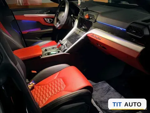 2021 Lamborghini Urus 6