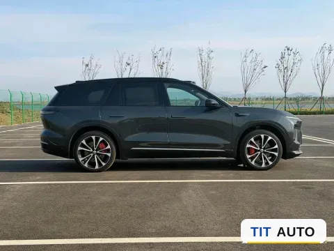 2024 Porsche Macan All-Electric 6