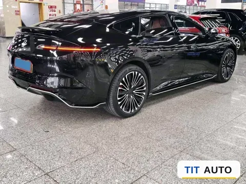 2025 Avatr 12 9