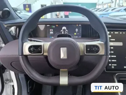 2025 Avatr 11 6