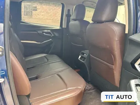 2021 Isuzu D-MAX 7