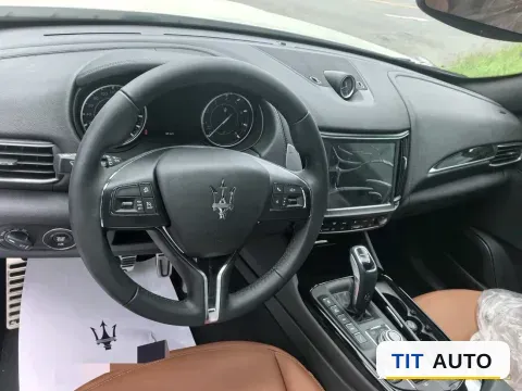 2022 Maserati Levante 6