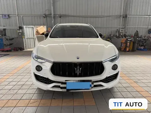 2022 Maserati Levante 3
