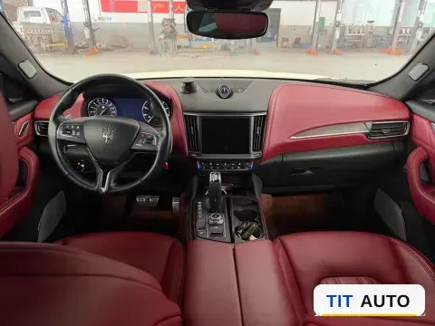 2022 Maserati Levante 5