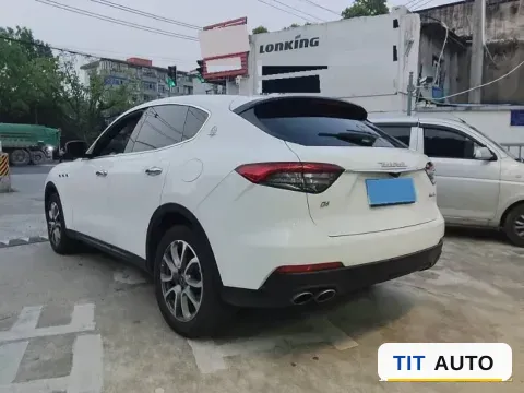 2021 Maserati Levante 4