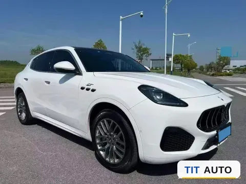 2022 Maserati Levante 3