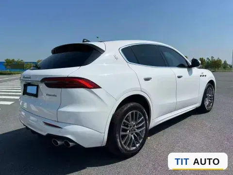 2022 Maserati Levante 4