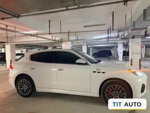 2022 Maserati Levante 6