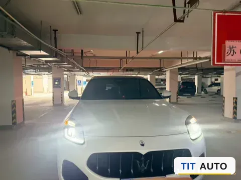 2022 Maserati Levante 7