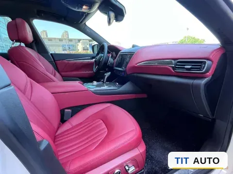 2021 Maserati Levante 3