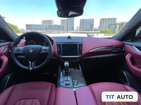 2021 Maserati Levante 4