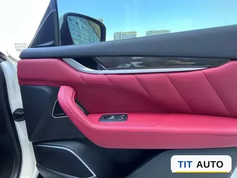 2021 Maserati Levante 6
