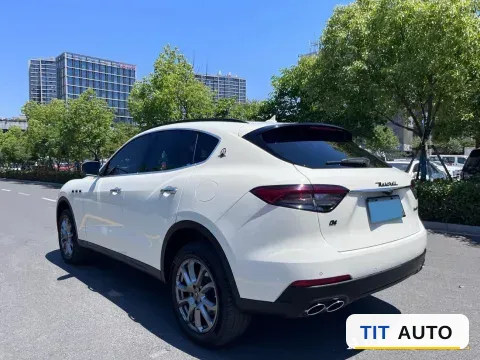 2021 Maserati Levante 8
