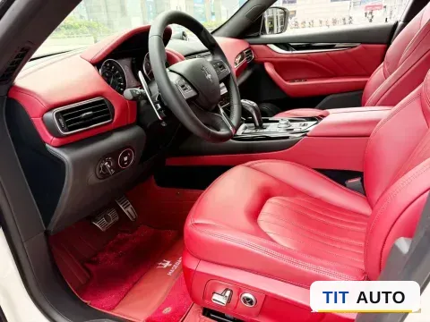 2021 Maserati Levante 2