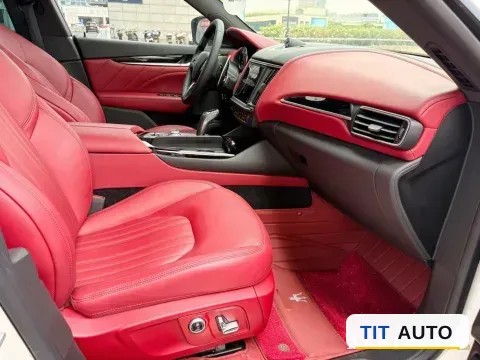 2021 Maserati Levante 4