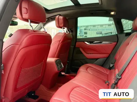2021 Maserati Levante 5