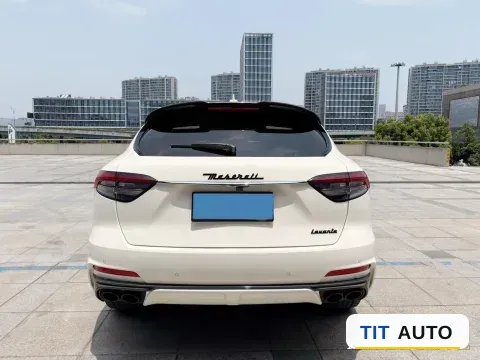 2021 Maserati Levante 8