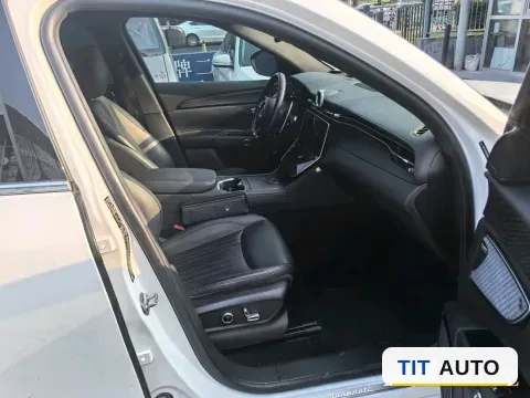 2022 Maserati Levante 2