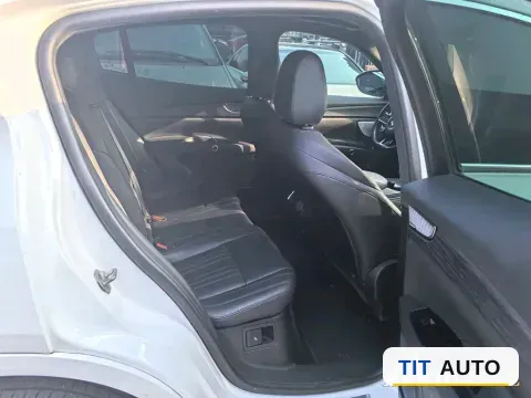 2022 Maserati Levante 4