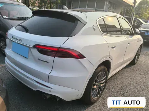 2022 Maserati Levante 5