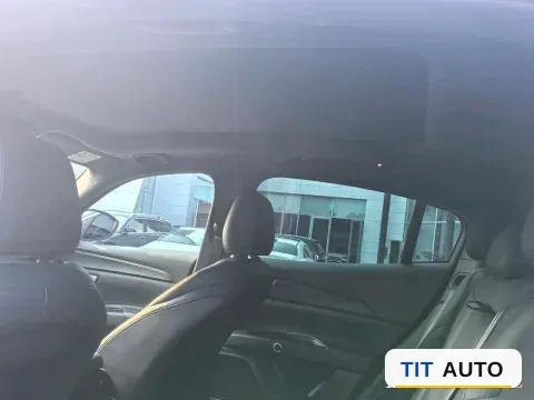 2022 Maserati Levante 7