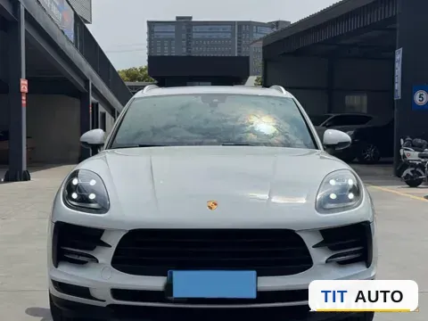 2020 Porsche Macan 2