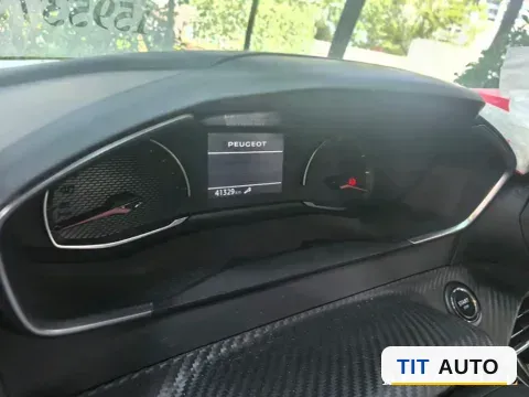 2022 Peugeot 2008 7