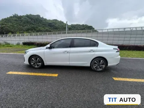 2022 Peugeot 408 5