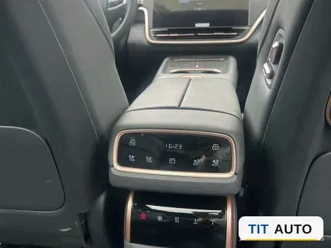 2024 DongFeng eπ eπ008 5