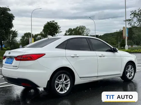 2019 Ford Escort 7