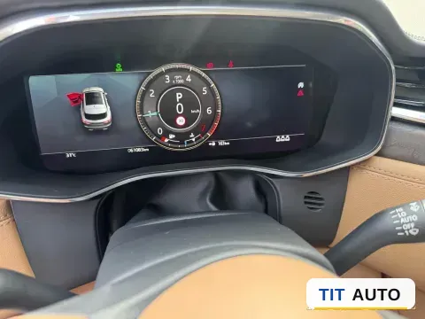 2022 Jaguar F-PACE 8