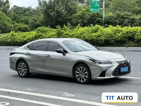 2025 Lexus ES 3