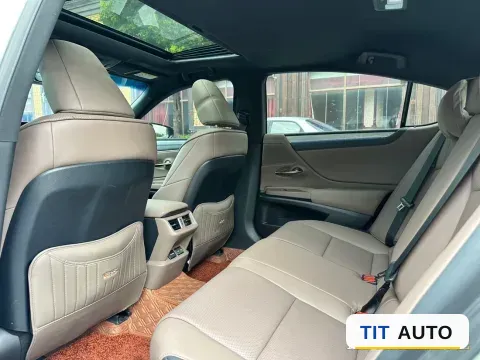 2025 Lexus ES 5