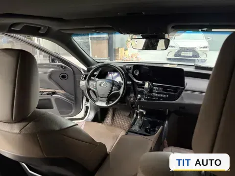 2022 Lexus ES 7