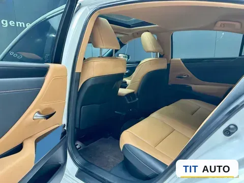 2021 Lexus ES 6