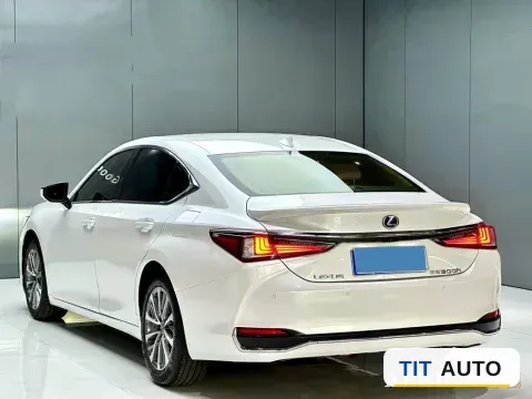 2021 Lexus ES 7